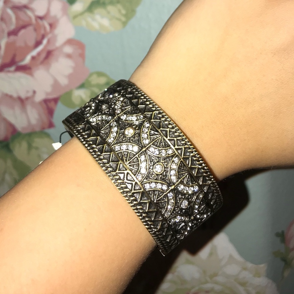 NWT MYTHOLOGIE CUFF🖤💫